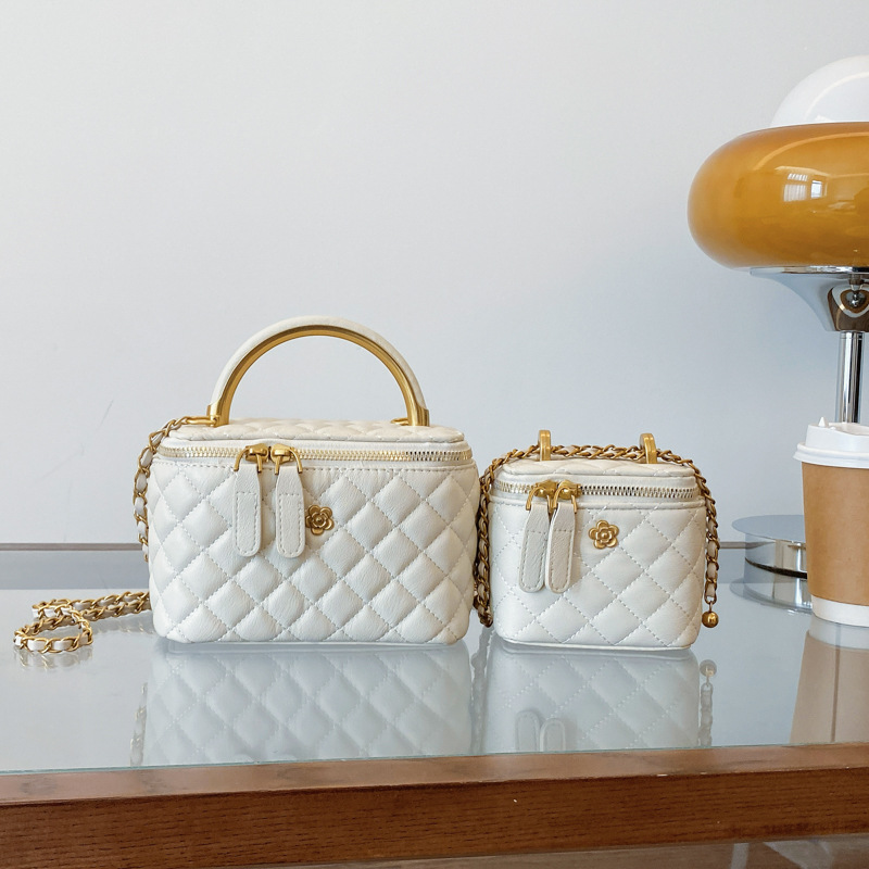 quilted bag style reference — color option 3